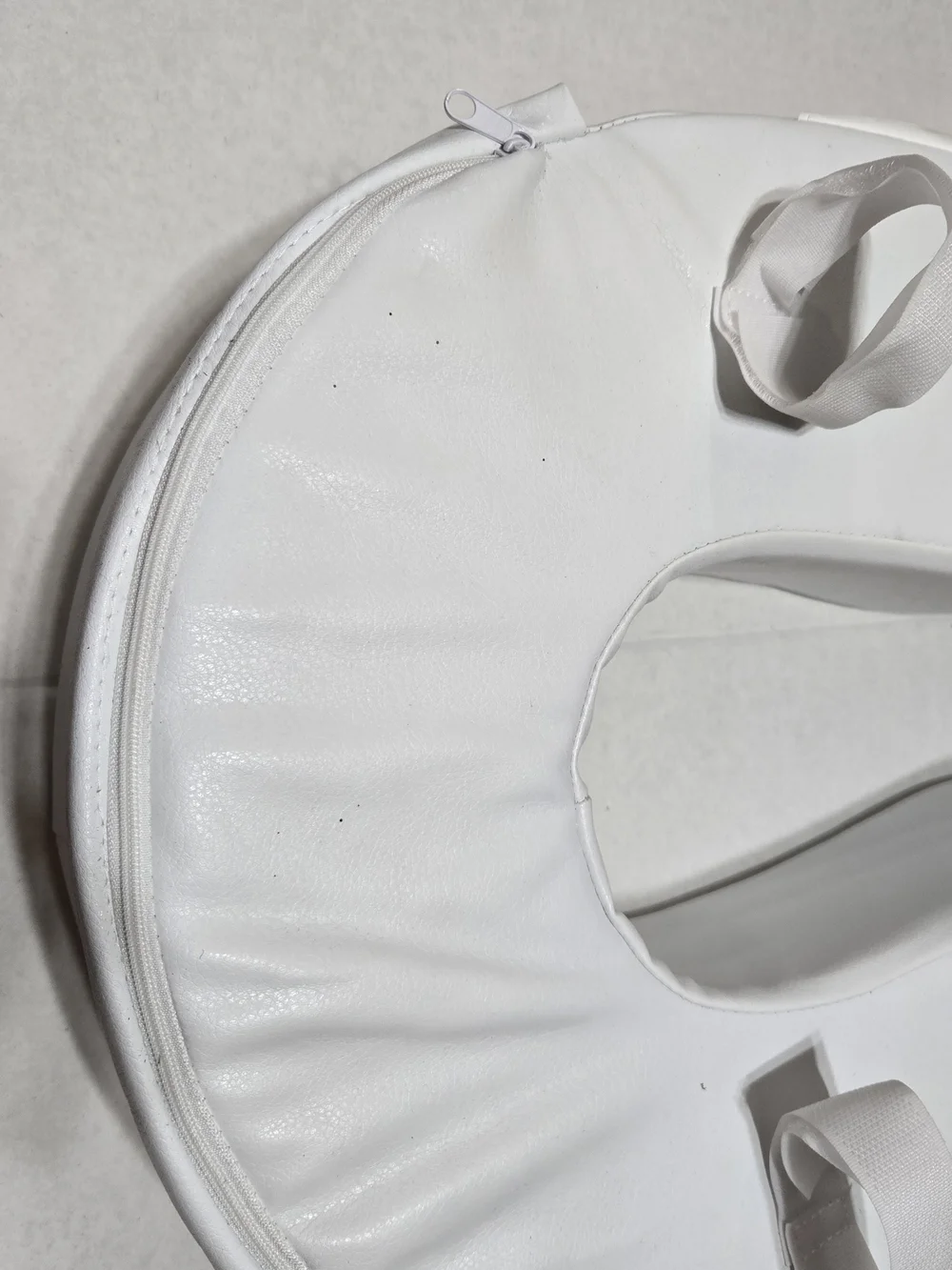 The Unbranded Brand inch white